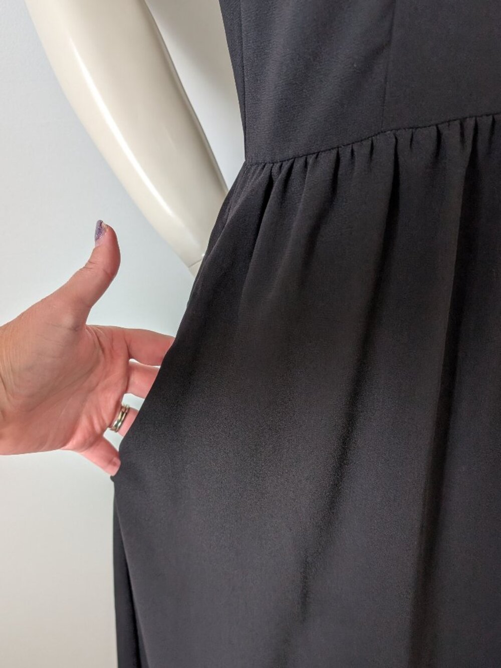 Wilfred by Aritzia - Classic Black Flutter-Sleeve Midi Dress – Size 8 - Picture 3 of 7